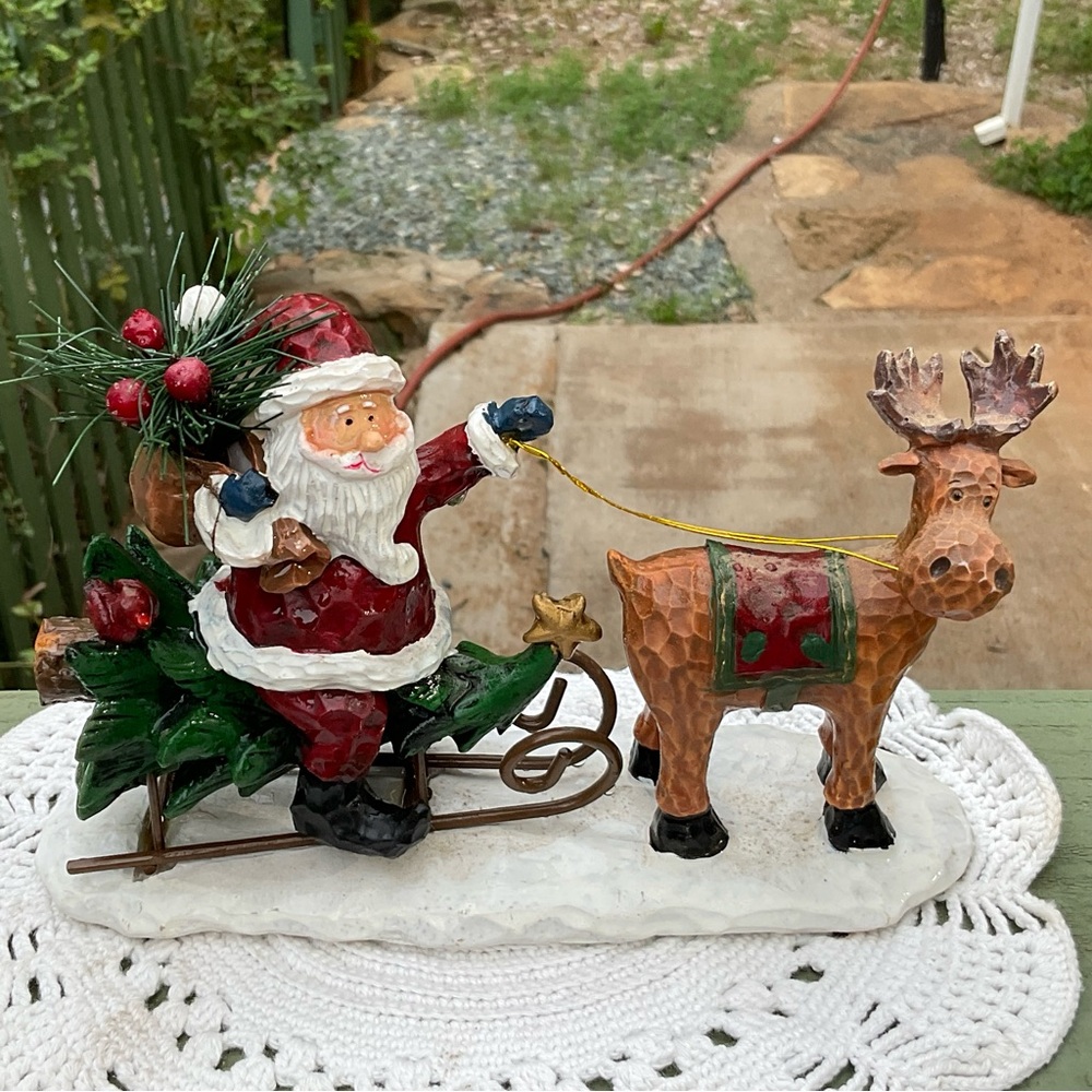 BP-SANTA SITTING ON A CHRISTMAS TREE W/METAL SLED AND A GOOFY REINDEER